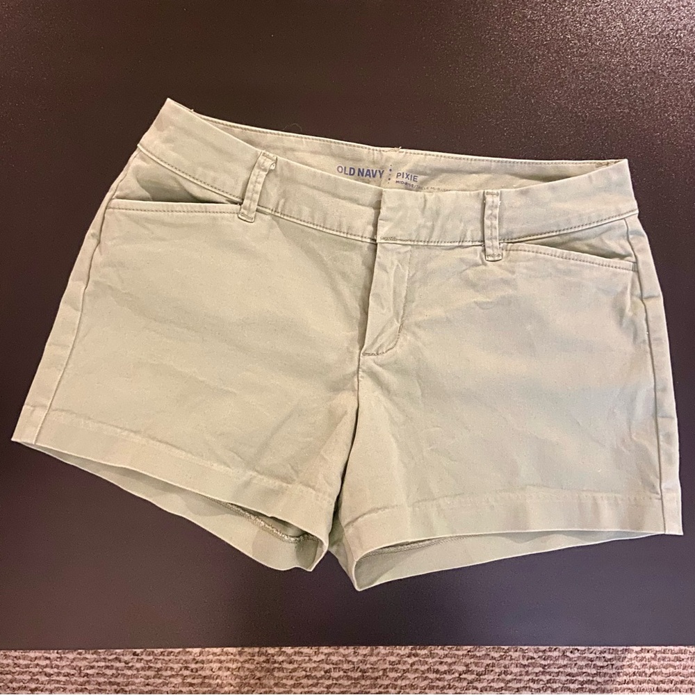 Old Navy Women's Light Green Pixie Short - Midrise